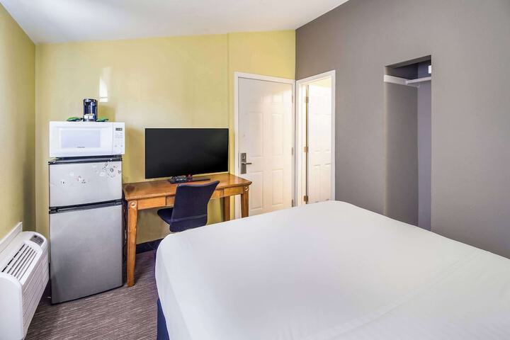 Room 33 of 47