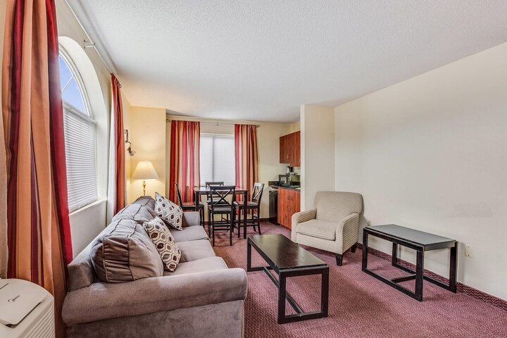Econo Lodge Whitehall near Michigans Adventure