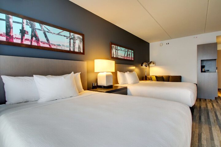 Room 34 of 62