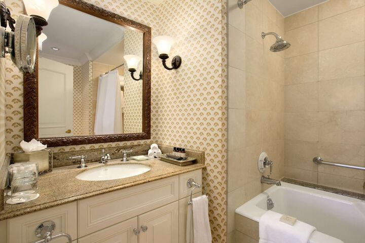 Room 135 of 215