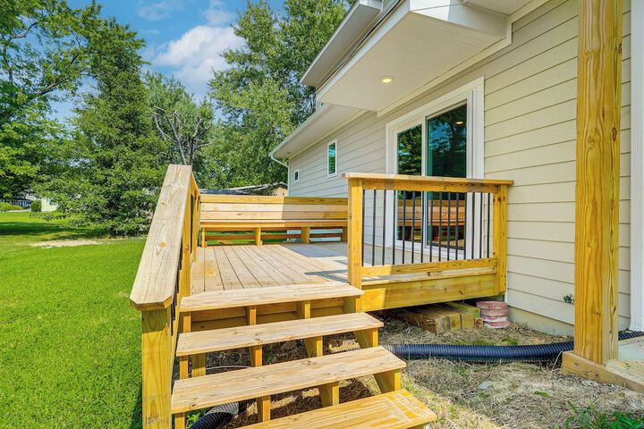 Rock Hall Retreat w / Balcony Near Park & Marina!