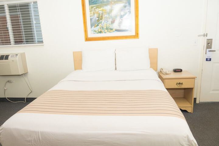 Room 28 of 44