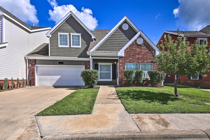 Walk to Lake: Family Gem w / Pool Access in Afton