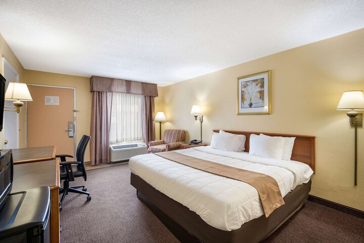 Room 25 of 42