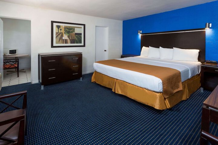 Room 16 of 35