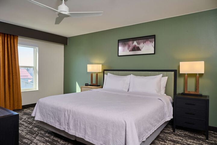 Room 27 of 48