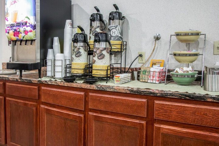 Breakfast/Coffee Service 25 of 32