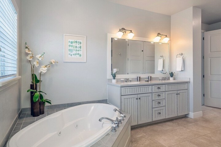 The Palm and Shell Captiva Island Private Luxury Home With Pool hot tub and Beach Access