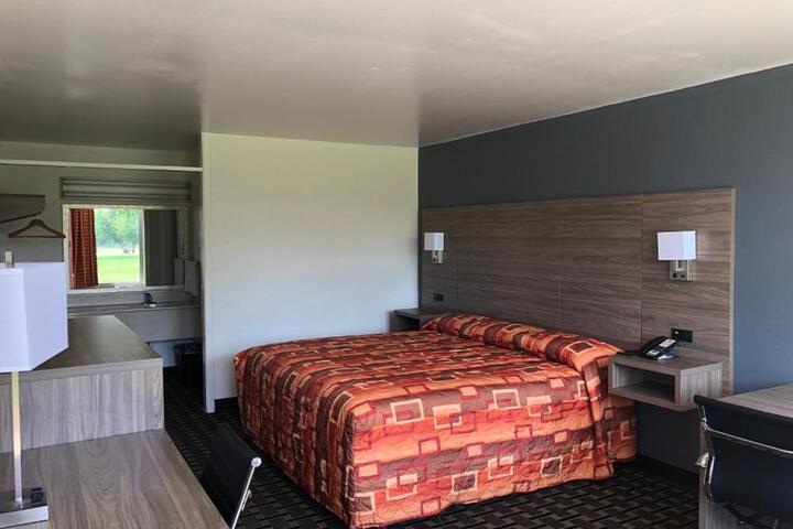 Mid Continent Inn