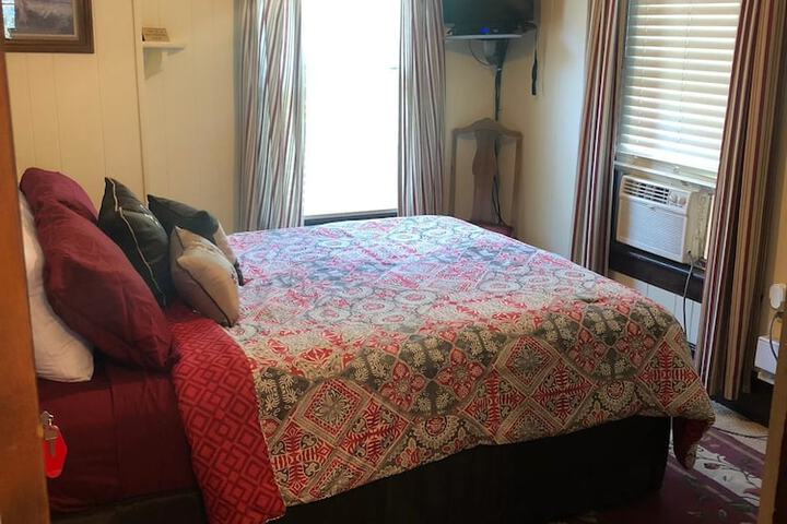 Reynolds House Inn & Motel