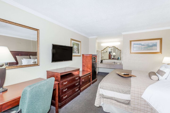 Room 16 of 37