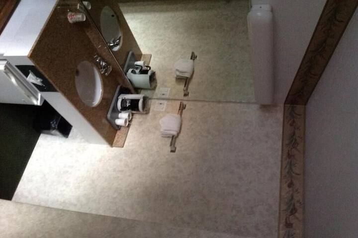 Room 4 of 11