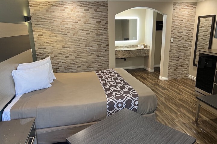 Room 21 of 66