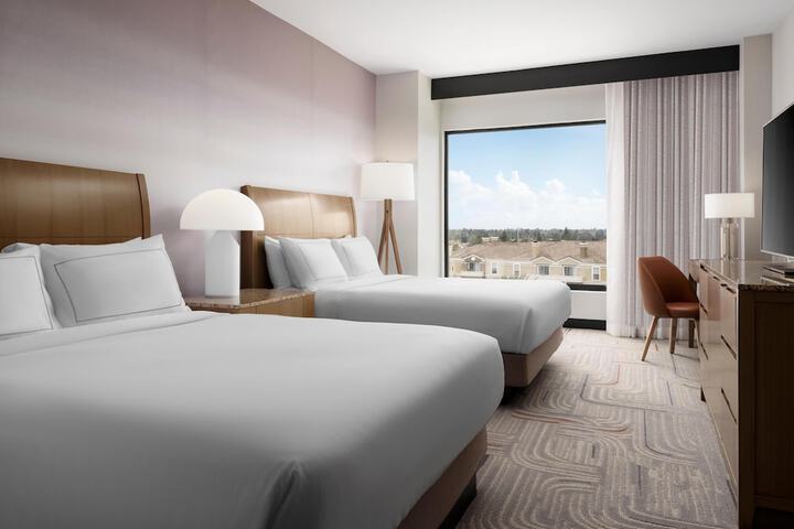 Hotel Zessa Orange County Airport a DoubleTree by Hilton