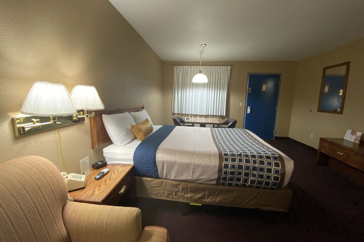 Room 13 of 30