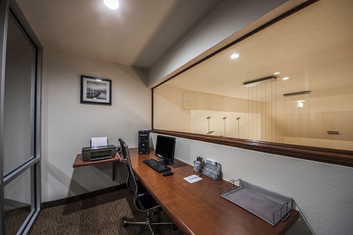 Business Center 34 of 34