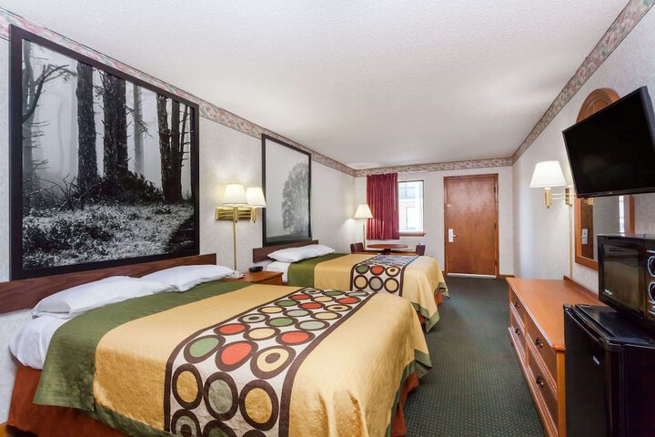 Room 7 of 18