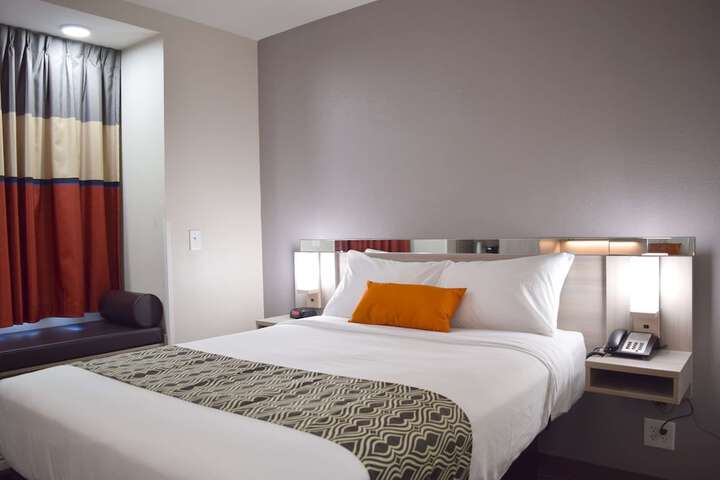 Room 33 of 53