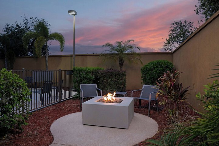Courtyard by Marriott Lakeland