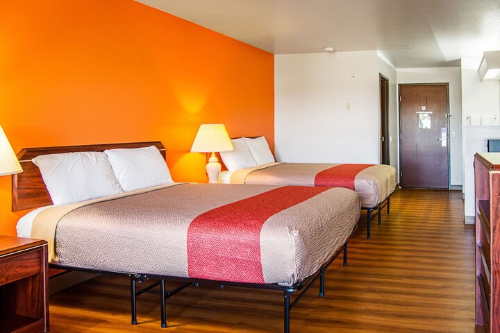 Room 28 of 35