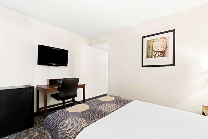 Room 25 of 31
