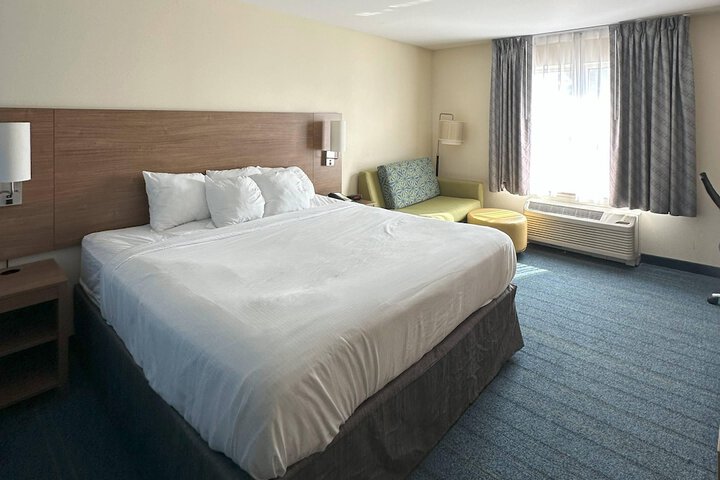 Sleep Inn & Suites Altoona North