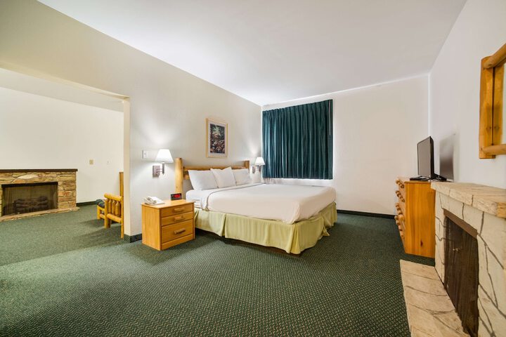 Room 30 of 46