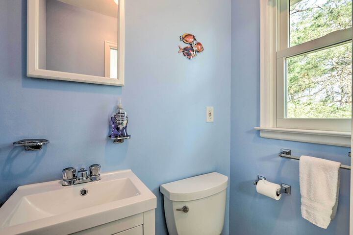 Family-friendly Woodbury Home With Yard + Deck!