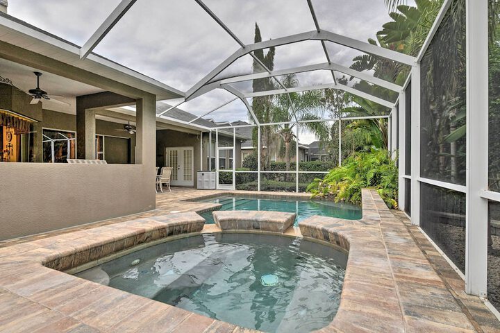 Elegant Valrico Home 15 Mi to Downtown Tampa!