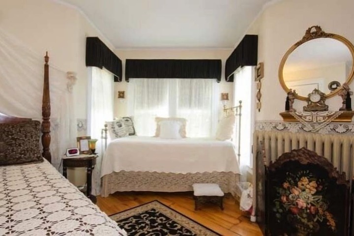 Room 18 of 25