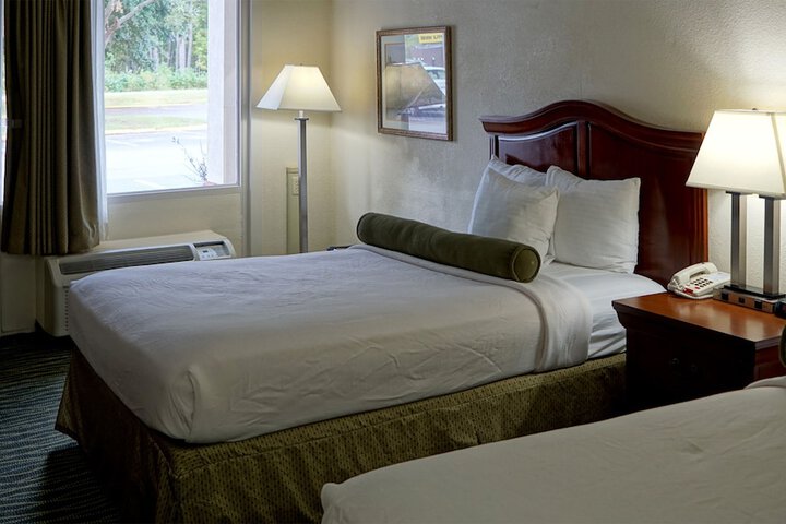 Room 10 of 28