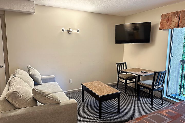Canadian Inn