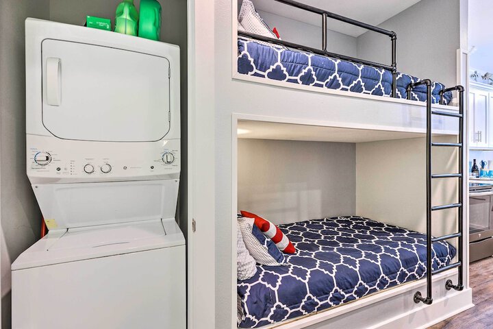 Dauphin Island Retreat: 2 Blocks to Beach!