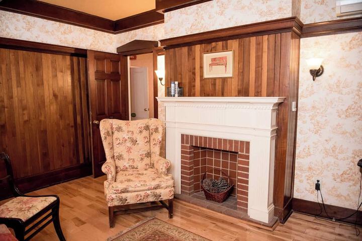 Room 7 of 25