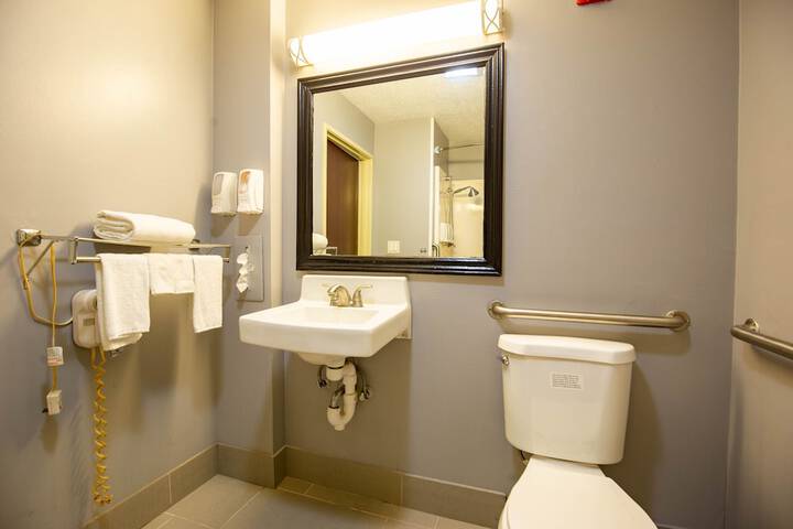 Room 6 of 15