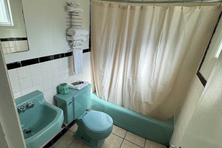 Acorn Motel