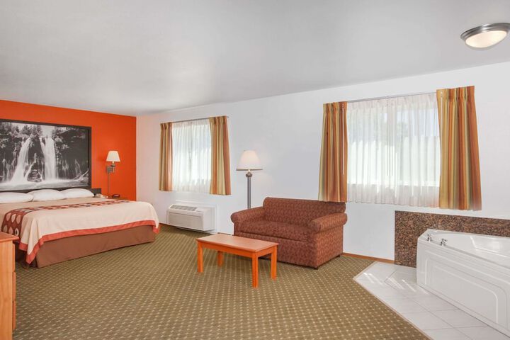 Room 5 of 12