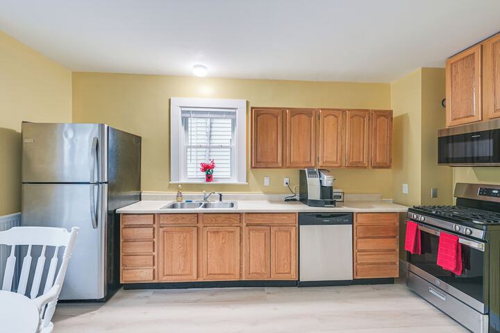 Medford Apartment Rental 5 Mi to Downtown Boston