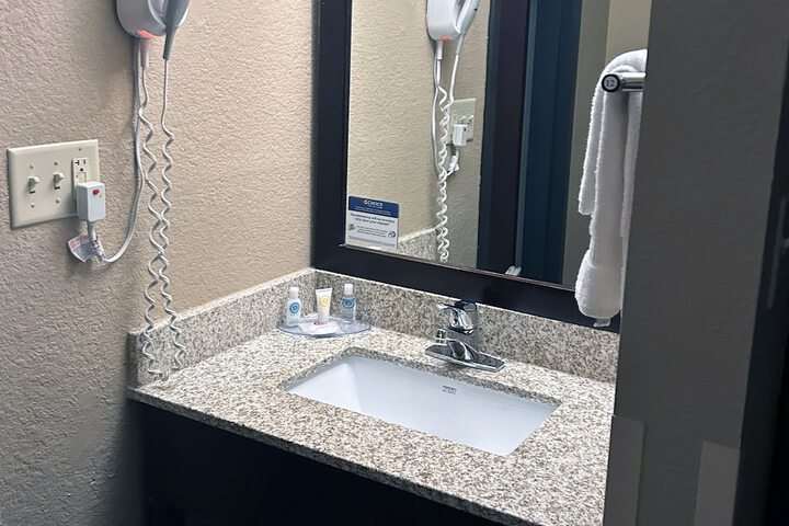 Comfort Inn & Suites Evansville Airport