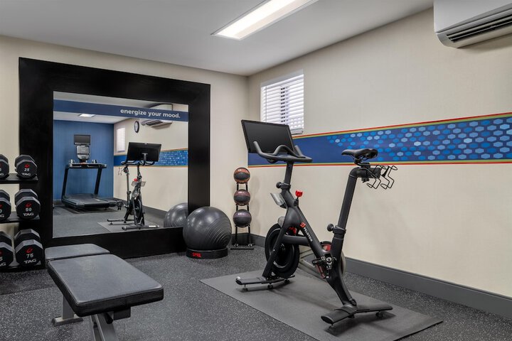 Hampton Inn & Suites Rockville Centre