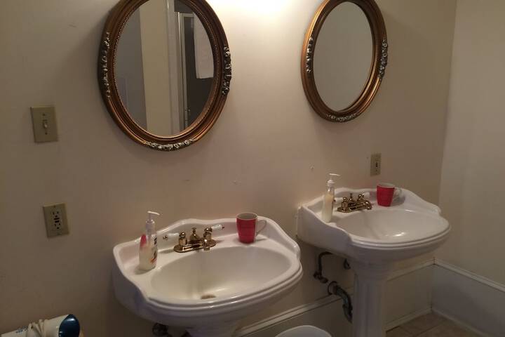 Room 16 of 35