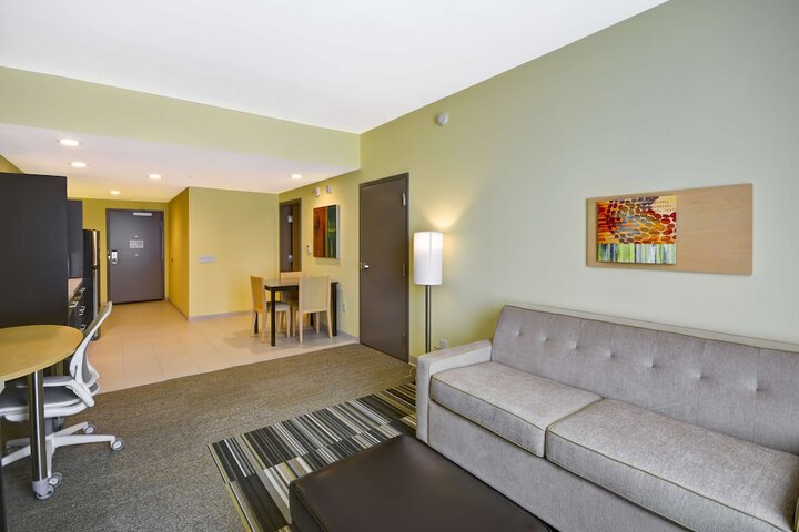 Room 34 of 48