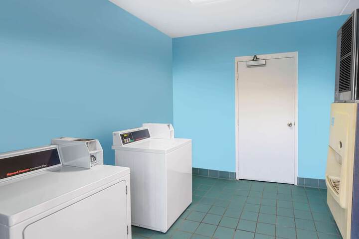Room 13 of 17