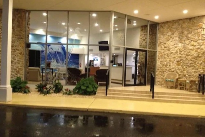 Hotel 2 of 64