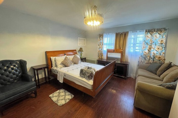 Huge 3 Bedrooms Apt 15 Minutes to NY City