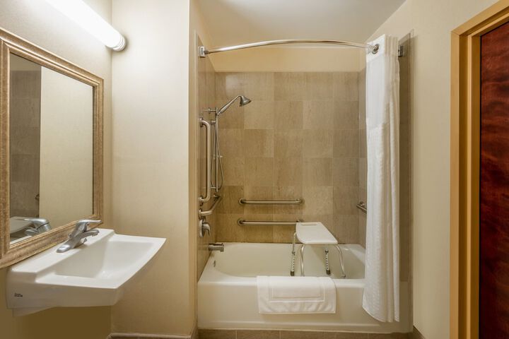 Holiday Inn Express Hotel & Suites in North East (Erie) by IHG