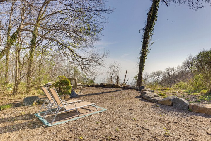 Amazing Rocky Point Retreat Overlooking the Sound!