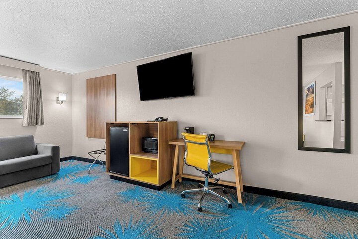 Room 19 of 40