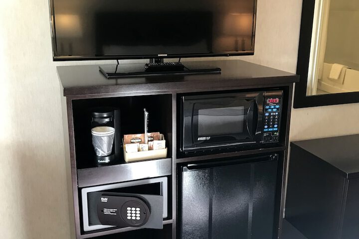 Room 28 of 62