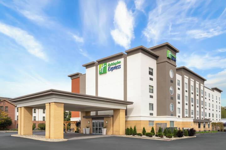 Holiday Inn Express Toledo North by IHG
